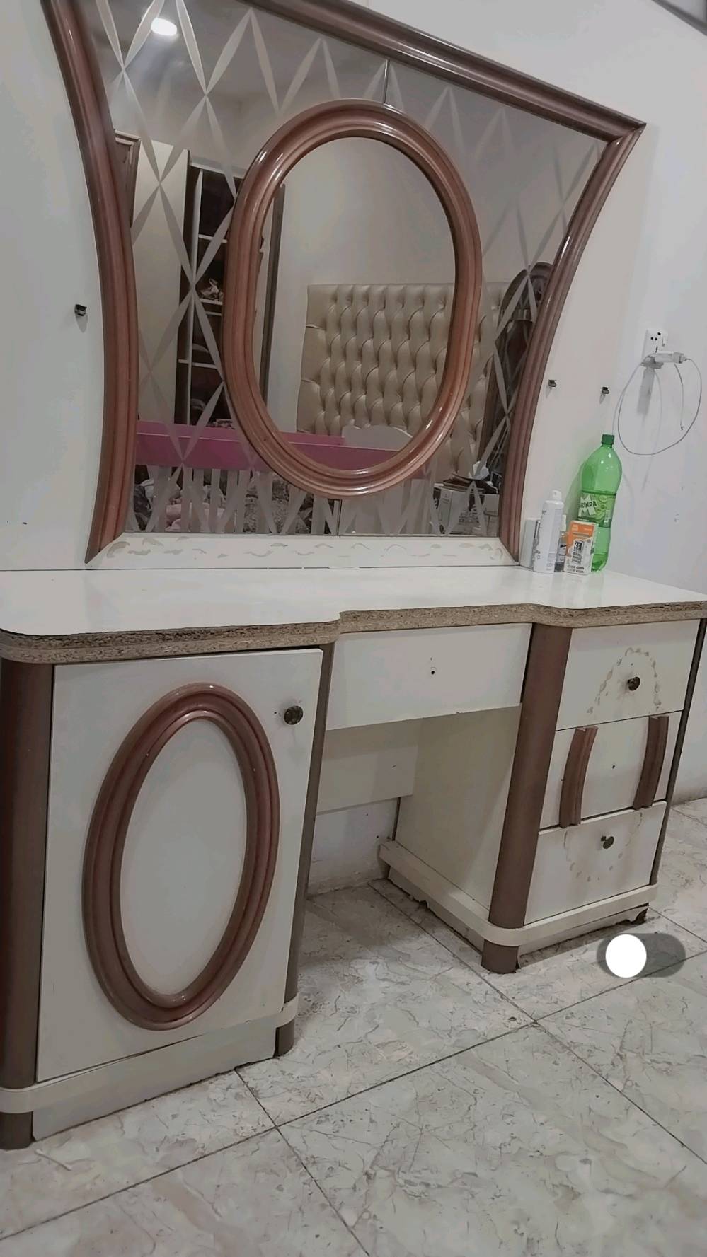 ميز تواليت سعره  اليريده يتصل ع هذا رقم 40+964 770 485 9446