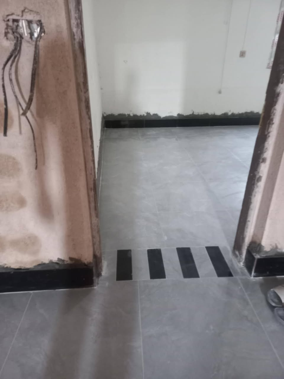 السلام عليكم
خلفه سيراميك بورسلين الواح  متفرغ حالياً
اشتغل. ع المتر، مكطوعه، باليوميه
***********
