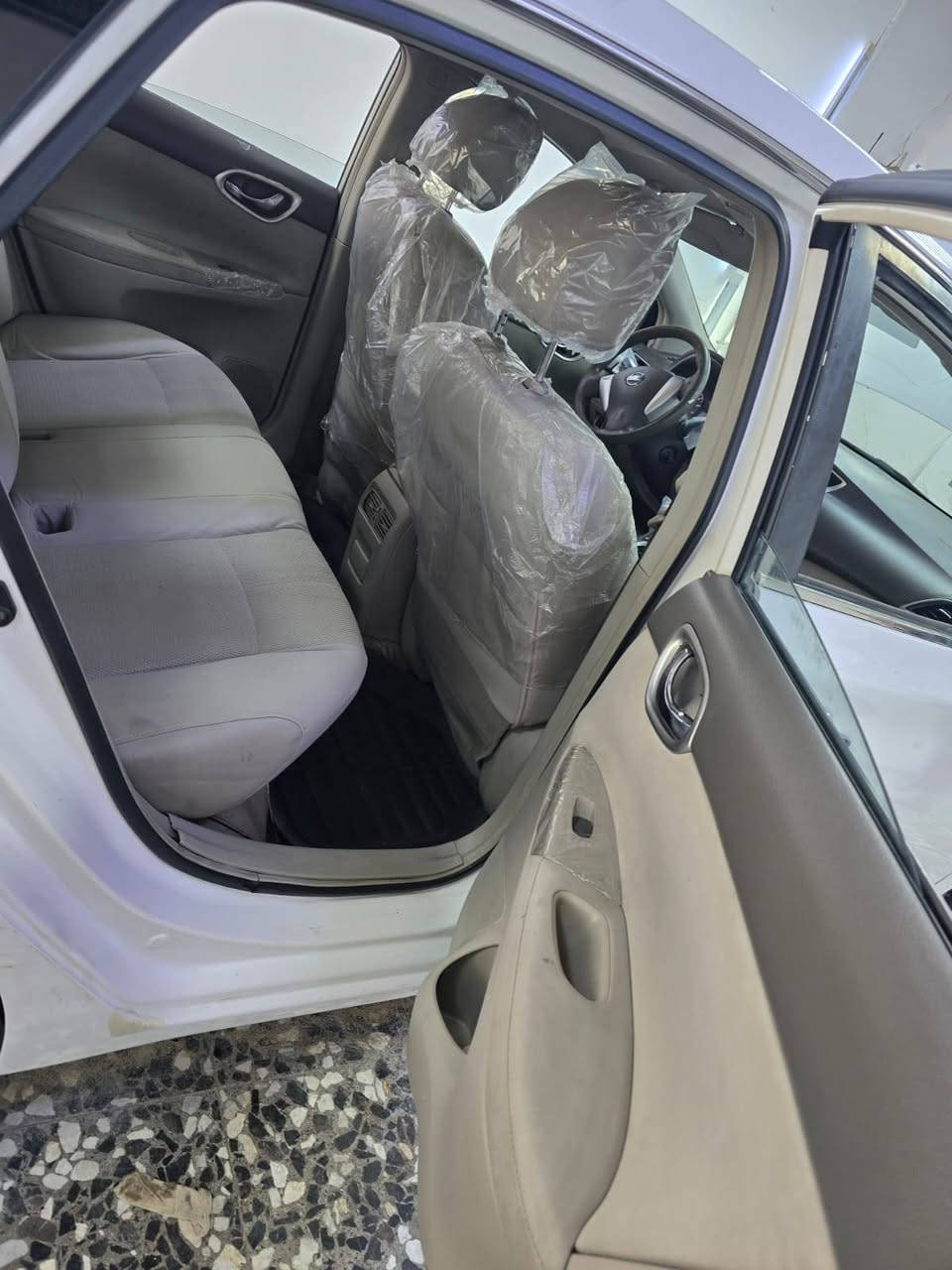 سنترا وارد خليجي مكفوله من كير ومكينه وبدي كفالة عامة  
عدا بارد بالجاملق الخلفي  
السياره موديل ٢٠١٦ ماشيه بحدود ١٠٠كم
كلشي شغال وجاهز من تبريد وحدادية ....
السعر المطلوب ٩٠ ورقة
مكان السياره في البصرة شارع الاستقلال 
للتواصل ***********
