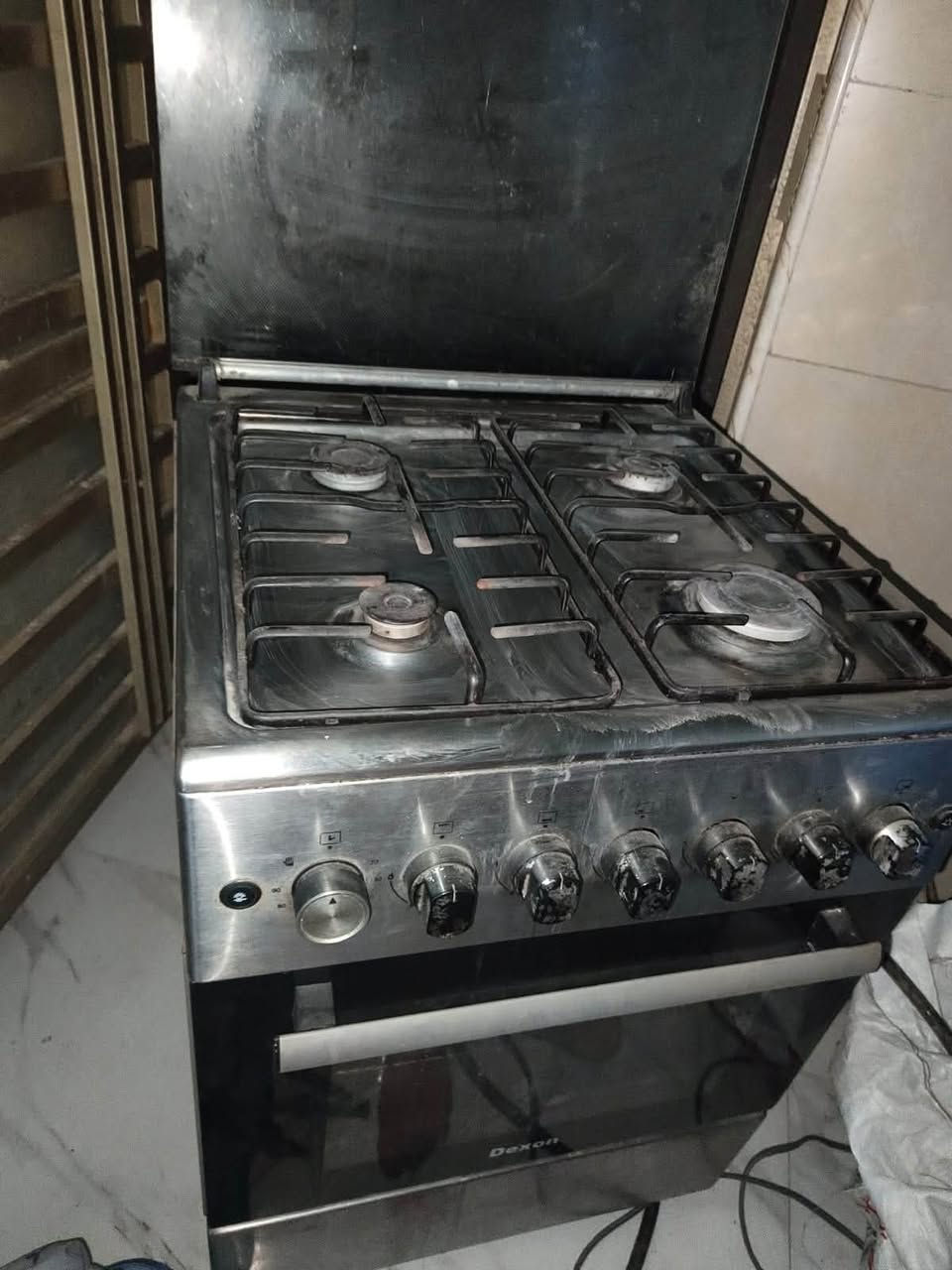 للبيع
طباخ أربع عيون كلشي مابي شوفت عينك وكاونتر تفصال طابقين ملاحضه باليته سكفه الفوك ماهيه مال كاونتر طابق ثاني  مكاني حي الجوادين مقابيل الإسكان صناعي عمود ٢٩ سعر طباخ ١٥٠ وكاونتر ١٢٥ وبيهن مجال بسيط رقمي ***********
