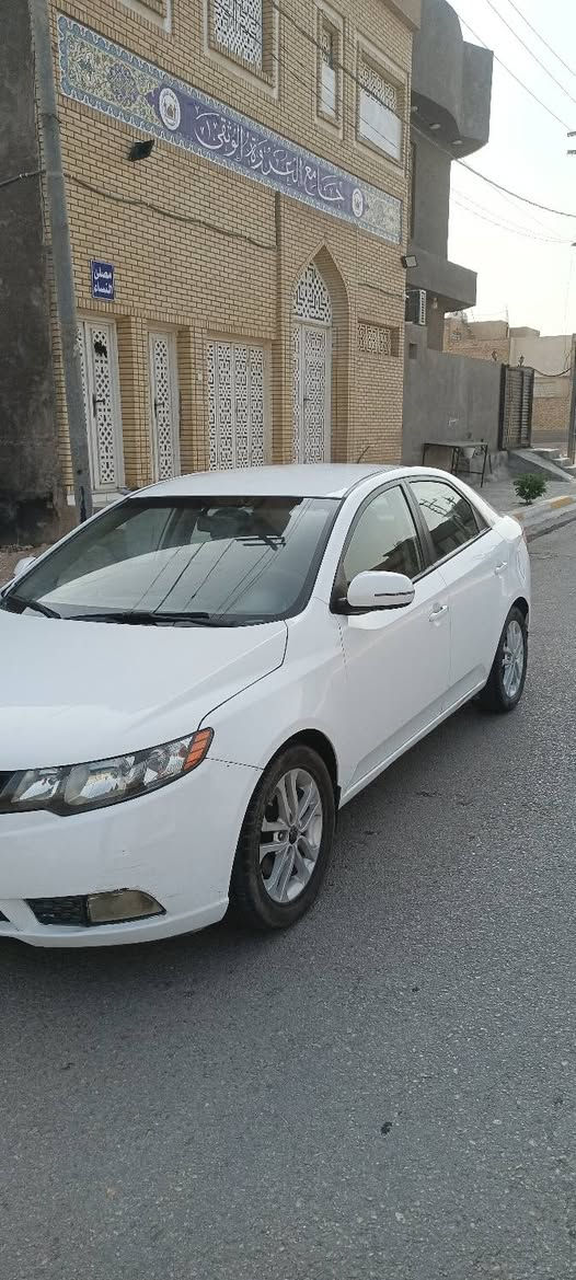 السلام عليكم للبيع كيا سيراتو 2011 خليجي 
محرك 1600 دوش ما مفتوح تبريد ثلج 
السعر 88 وبيها مجال الشراي يتصل 
السياره حلوه ونظيفه محرك وكير ما مفتوحات
مكفوله ما عدا قطعه تبديل جاملع امامي 
 رقم اربيل الماني تريد تحويل تريد وكاله 
***********

