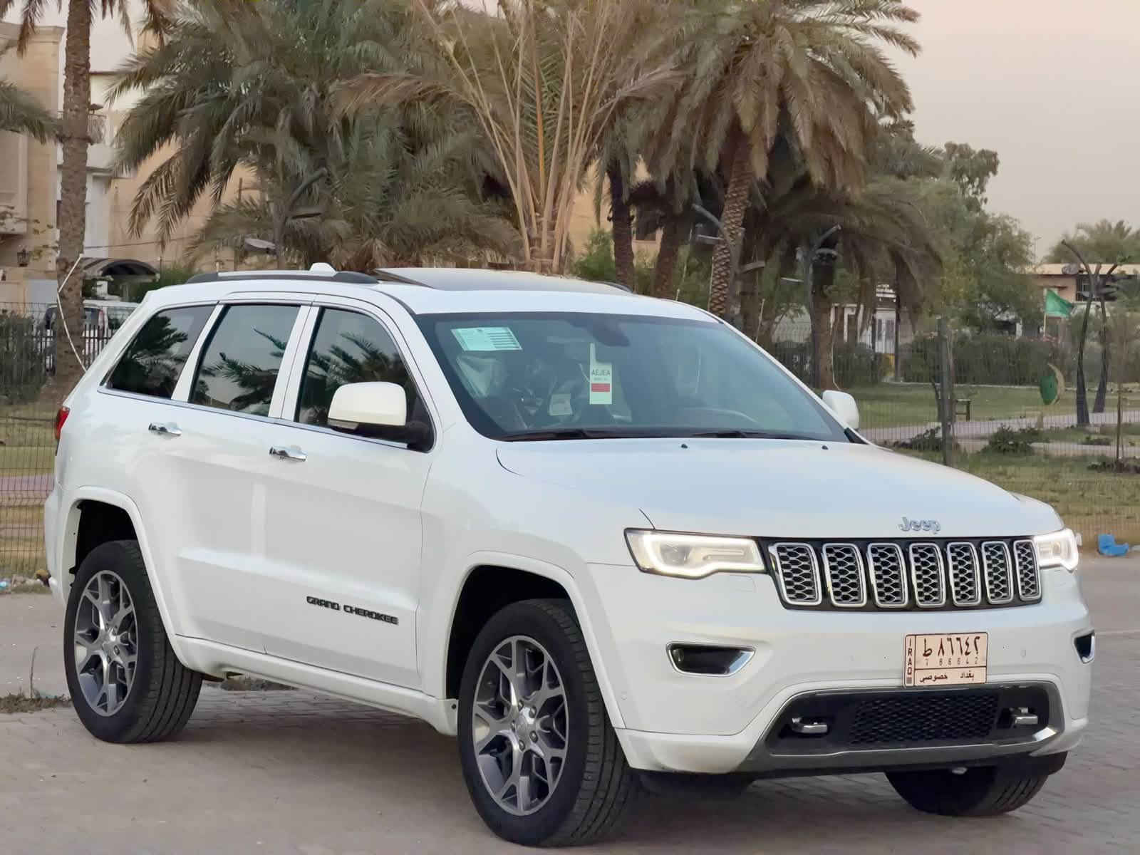 السلام عليكم جيب خليجي اوفر لاند مديل 2020
كفالة ماعدة شوية بارد بل باب لخلفي فول موصفات بصمة بنورامة جلد شاشات جكات داخل جوزي مكينة 3600 ويل 20 لد مامي وخلفي جنطة كهربا 
مشية 70 الف سعر لسيارة 248$ وبيهة مجال 
مكان لسيارة بغداد زيونه  
وهاذ رقمي ***********

