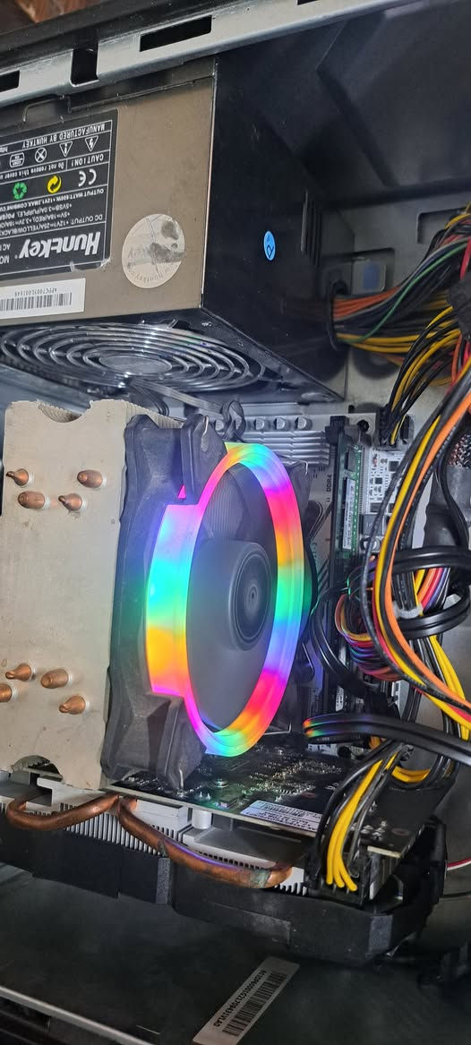 كيس تجميعه للمونتاج والالعاب بمعالج زيون

المعالج intel xeon e5 2666 v3

الفان ag 400

الرام 16 كيكا ddr4

المذربورد huananzhi x99-tf

الهاردات ssd 120 gb - hdd 1 tb

كرت الشاشة axle rx 580 8gb gddr5  

البور سبلاي huntkey  600 watt

كل القطع جديدة واصلية من الكرت و بور سبلاي

الكيس بي العاب قوية مثل سايبر بانك 2077

سعر الكيس 275 الف رقمي ***********

بغداد شارع الصناعه لايوجد توصيل
