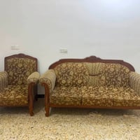 خشب زان • ٩ مقاعد • نظيف جداً