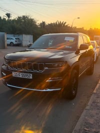 2025 🔹 الفئة: لاريدو  🔹 المحرك: 3.6L V6 🔹 مواصفات اعتيادية 🔹 شاشة وسطي...