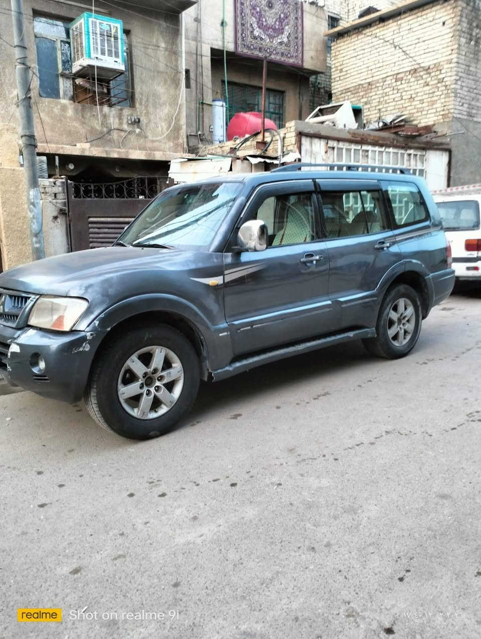 باجيرو موديل ٢٠٠٥ للبيع سريع سياره كامله مكمله كهربائيات كير حداديه باتري تخم تاير جواها داخلها نضيف سياره بس مكينه خيط تبخير اي بيع كايمه  بغداد حي جهاد السعر ٥٨ رقم ***********
