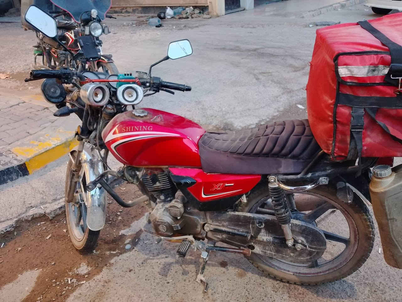 شباب دراجه شارنك مرقم صلاح الدين الدراجة مفتوحه بس شغل مضبوط افحص وشوف السعر 1250
رقم هاتف ***********
