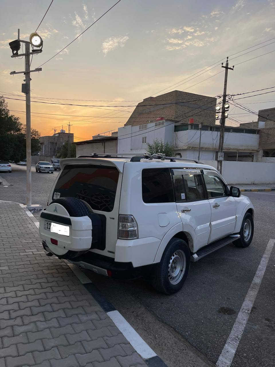 السلام عليكم. 
باجيرو للبيع موديل 2009 وارد خليجي. 
حبتور فول مواصفات فتحة سقف. مري شفط. اشاير بالمري. دمام 
كشنات كهرباء. رقمة بغداد بأسمي. رقم الهاتف فقط واتساب ***********
