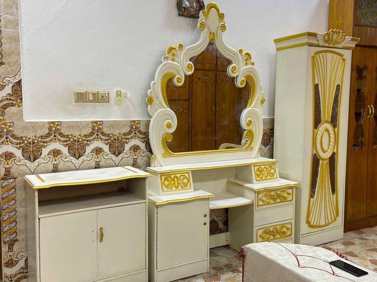 يوجد غرفه نوم عراقي تصميم تركي نضيفه السعر ٨٥٠ وبي مجال للاستفسار ***********
