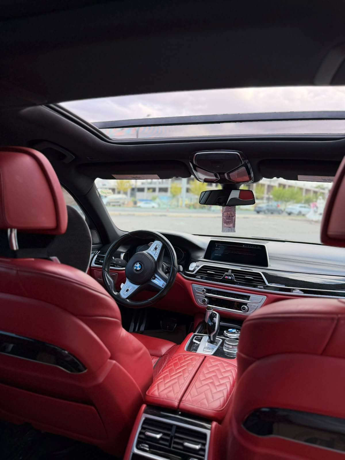 بي ام 740i • M باكج • ٢٠٢٢