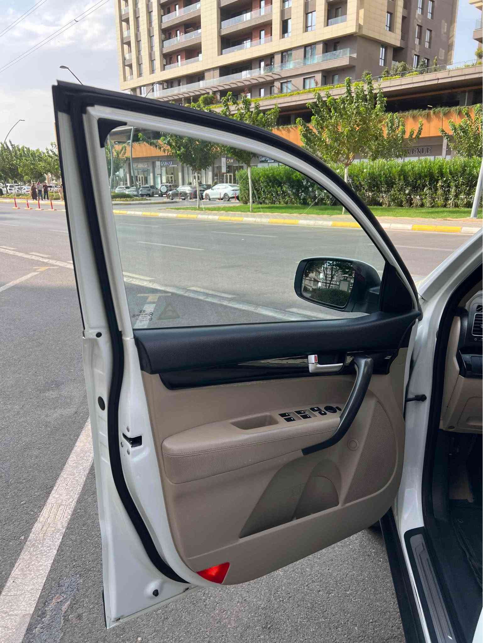 ‎Kia sorento
موديل:2014
موارد: خليجي
عداد مسافة:128,000km
محرك: ٤ سلندر 2.5L 
***********‎ السليمانية, العراق
