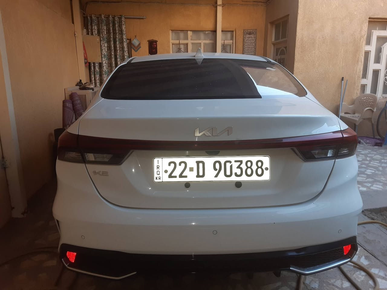 السلام عليكم
بيها فقط الجاملغ اربع اسابع بارد بلا صبغ
للبيع k3 موديل 2024 
بصمه فتحه سقف
 المحرك 1.5 تنفس طبيعي
* القير: أوتوماتيك 6 سرعات، وتتوفر بعض الفئات يدوي
* الدفع: أمامي FWD
* عدد المقاعد: 5
    شاشة وسطية 10.25 إنش
* Apple CarPlay وAndroid Auto
* كاميرا خلفية
* حساسات
* تشغيل بصمة/زر حسب 
* مثبت سرعة
* تحذير النقطة العمياء في بعض الفئات
* أنظمة أمان ومساعدة للسائق تختلف حسب التجهيز. 
* رقم اربيل تريد سنويه تريد تحويل وكاله اني حاضر بأسمي تحويل ثاني يوم مكان السياره  السعر بل خاص الرقم ***********
