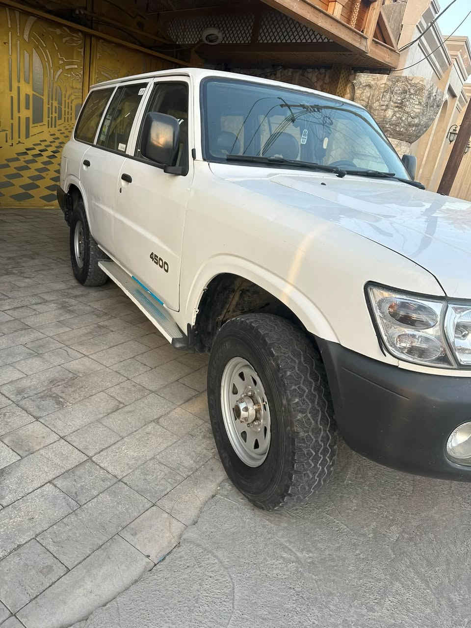 السلام عليكم
باترول سلك 
موديل 2002
لون ابيض 
رقم اربيل الجديد 
السيارة بيه قطعة وحدة صبغ الجامل الايمن 
كابريتر 4500
عليهة منضومة غاز 100 لتر 
كير عادي فور ويل شغال 
السعر 87
مكان السيارة بغداد 
***********
السيارة احلة من الصور
