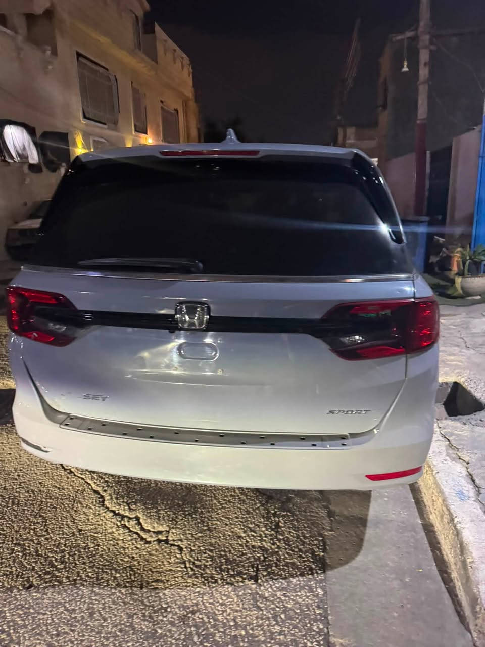 هوندا ياباني اودسي للبيع  موديل 24 /7راكب رقم بغداد حادث دعاميه خلفيه فقط فول موصفات عنوان بغداد الدوره ( *********** )

