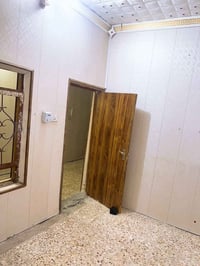 مشتمل أرضي • الماي والكهرباء علينه • مدينة الصدر حي ٤٠٠