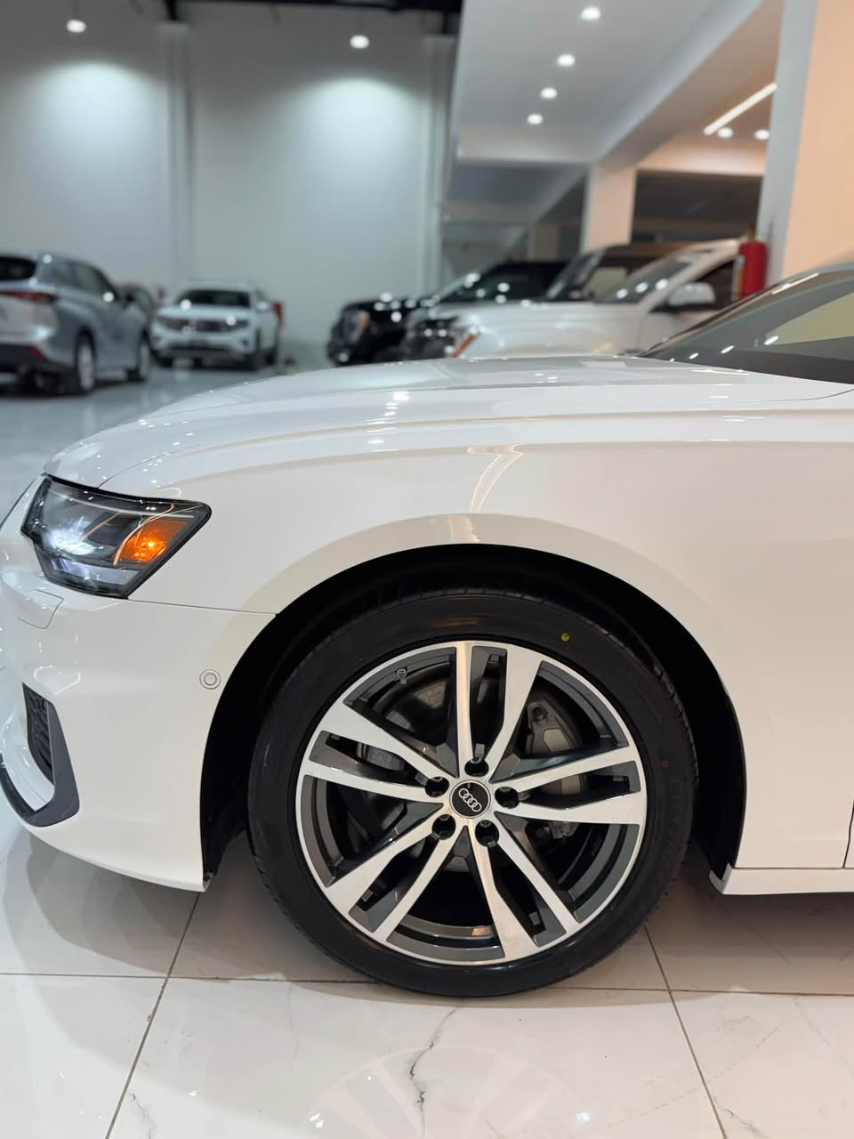 Audi A6
بدون صبغ بدون أرباك 
سياره جاهز رقم اربيل
سعر345$
موبايل /***********/***********
