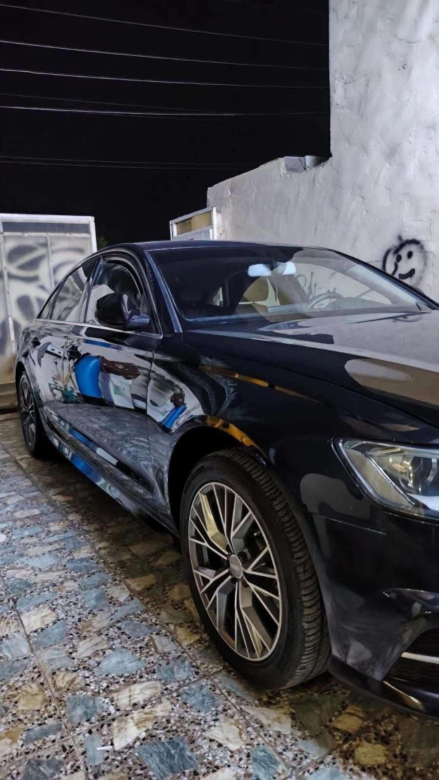 السلام عليكم � للبيع | Audi A6

أودي A6 –
الموديل 2017 
🖤 اللون: أسود
🤎 الداخلية: جلد بني
❌ بدون فتحة سقف

مكينه 2000 تيربو 

⭐ المواصفات والتجهيزات:

* 📱 شاشة MMI
* 🍎 Apple CarPlay
* 🤖 Android Auto
* 🎵 تشغيل موسيقى ووسائط
* 🎛️ تحكم كامل من أزرار الـMMI
* 🎚️ Audi Drive Select — Comfort / Auto / Dynamic / Individual
* 🎮 تحكم بالمقود
* ❄️ تكييف أوتوماتيك ثنائي المناطق
* 🔘 تشغيل السيارة بزر Start/Stop
* 💺 مقاعد جلد
* 💡 إنارة أمامية LED
* 🛞 جنوط ألمنيوم أصلية/رياضية
* 🅿️ حساسات اصطفاف
* 🔊 نظام صوت أودي
* 🚪 تحكم مركزي وأبواب كهربائية
* 🖥️ شاشة معلومات بين العدادات
* ⚙️ ناقل حركة أوتوماتيك
* 🛡️ أنظمة أمان أودي
* ✨ داخلية مرتبة وفخمة
* ✨ خارجية نظيفة ولامعة

السيارة فخمة، مريحة، مواصفاتها حلوة ومناسبة 
السعر ب 130 فقط وبيها مجال بسيط 
مستعجل على بيعهه مكاني بغداد المدائن 
للاستفسار ***********
