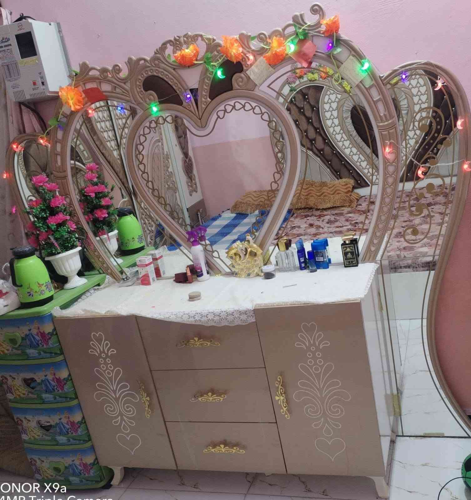 السلام عليكم غرفة نوم البيع الاستفسار ***********

نص مكتوب في الصور:
- ONOR X9a