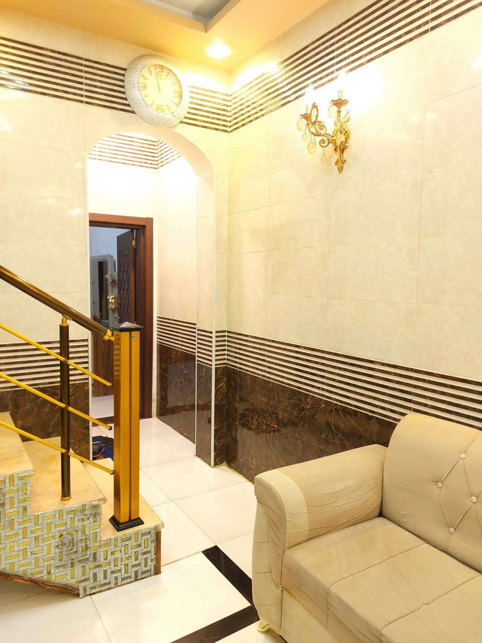 بيت للبيع مساحه 75مترطابق ونص غرفتين وصحيات عدد 3على حولي ميه ورى الفيزا التركيه رقم صاحب البيت ***********
