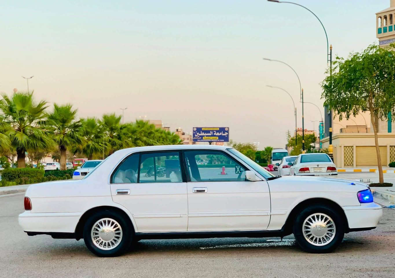 سلام عليكم كراون ارنب ايسر بلاد مصبوغة جمالية بيهة طخة بل جاملغ خلفي الأيمن بسيطة مكفولة من الكص والنقل جثة تبريد شغال تخم تاير جديد صدر 70/100فقط الدشبول مبدل مال محور السيارة ايسر بلاد باسمي سنوية لل31 سعر 68 وبيهة مجال مكاني بغداد  شعلة رقم بغداد مكينة 2500 ديلكو مكينة وكير وأكسل مكفولات تجي وتشوف بعينك نضافة مثل الصور بيهة شوية طخات بل باب كلش صغيرة ما مبينة *********** هاذة رقمي بي وات ساب باي وقت اتصل وبيك خير وتدلل
