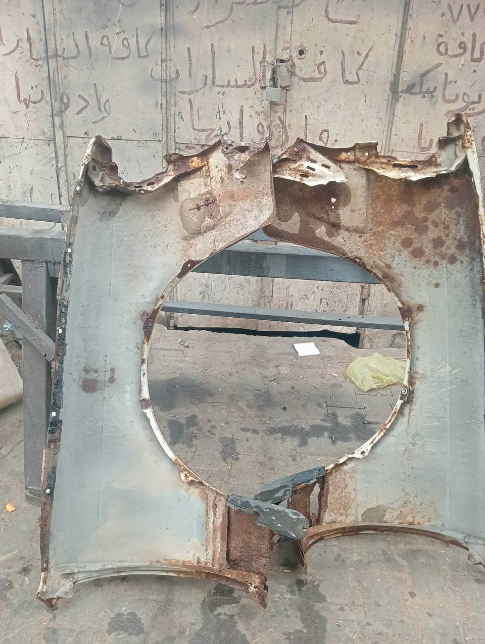 ساحة الطيران بغداد • ابواب جيدة • مصبوغات