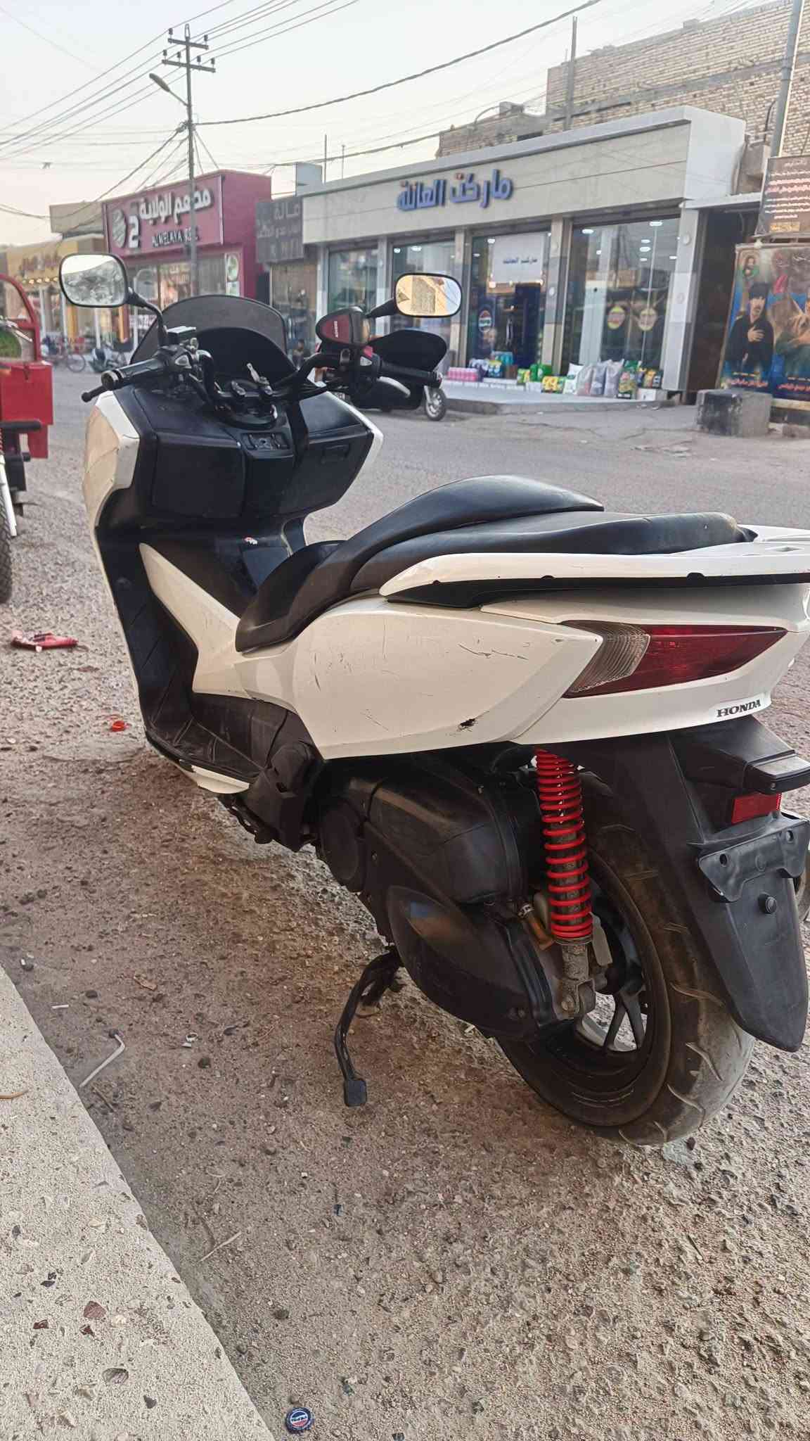 دراجه فورزه 012 
 سعرها 950 الف
بيها صوت بالمكينة 
تفاصيلها كاملة بالفديو
دراجه شغاله نكره سلف
ماشيه 66 الف
عليها منضومة زنون
ابيعها ع هذا وضعها 
مامفتوحه المكينه
البصرة قضاء المدينة
***********
