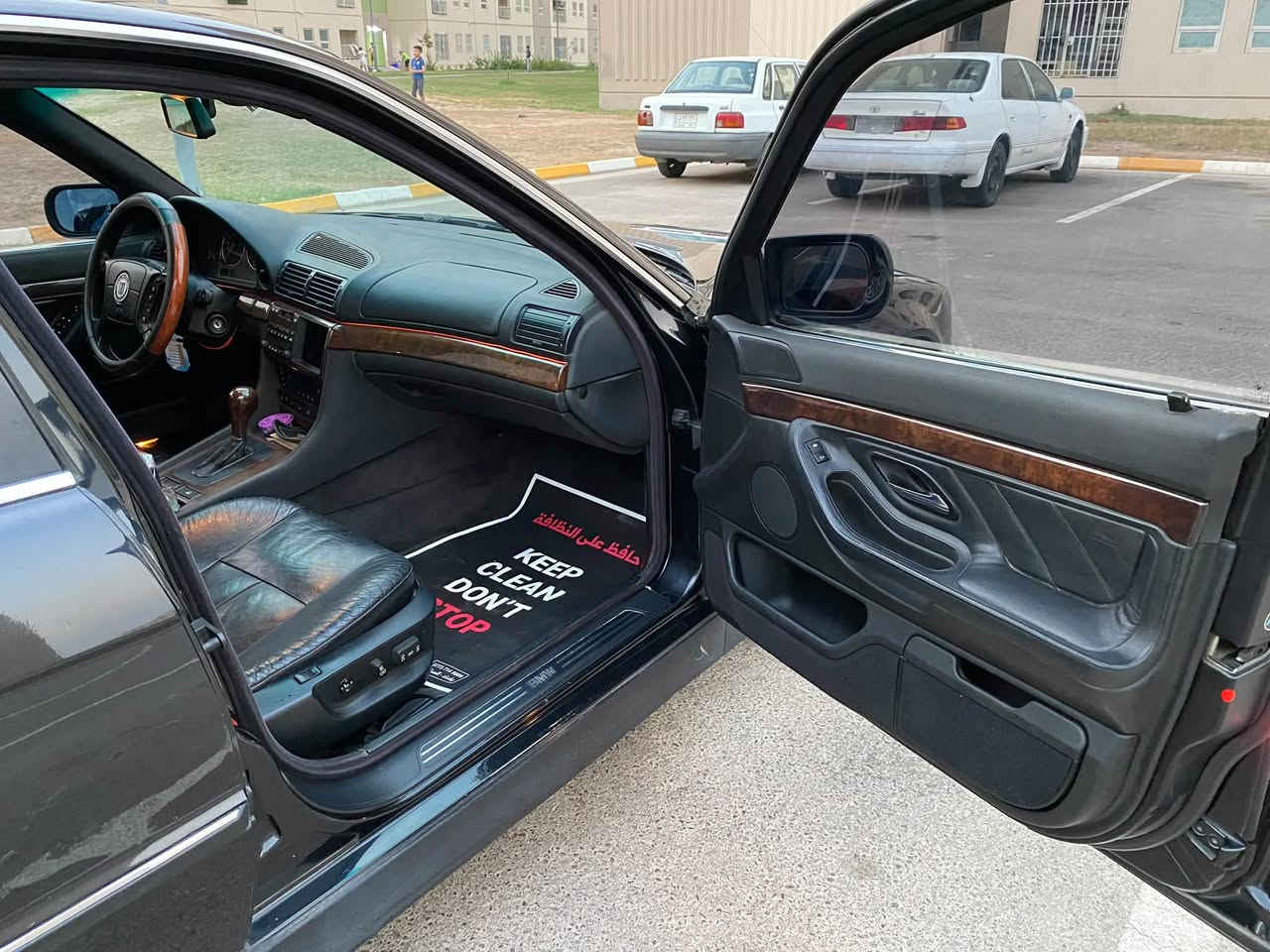 بي ام كاسح موديل 97 محدثه 2000
مكينه 8 سلندر 44 داينموا هوه المحرك والكير جدد 
ويل كب البينا اصلي 
مصبوغه عام جماليه مكفوله من الضربه 
رقم الماني باسمي 
تخم تاير وباتري جديد 
كشن جلد كهرباء 
تبريد ثلج منظومه جديده ومع مروحه كهرباء
سلايد جام بردات لايتات عالي وناصي وبلاجكتور LED
السياره جاهزه ماتصرف عليها لان واكفه مامتعوبه 
السعر 80 وبيها مجال 
الرقم ***********
مكانها بغداد
