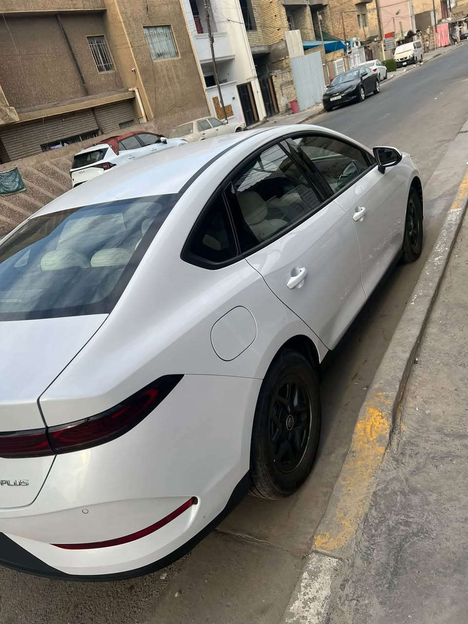 كفالة عامة سيارة ناطقة بلغة العربية السعر ٢١ مليون بيهة مجال بسيط جدا حك جية سيارة بسمي بيع شرط التحويل يعني مباشر أكاتبك مروري مكاني بغداد جديدة ***********
