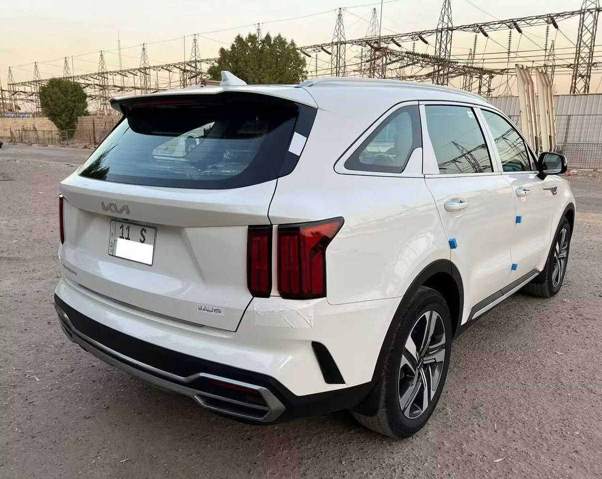 كيا سورنتو 2023 خليجي
مكفولة كفالة عامة محرك ٦سلندر 
٧راكب ٣قطع تبريد بصمة بانوراما 
كشنين كهرباء مرايات كهرباء 
كاميرا شاشة تحكم استيرن 
حساس خلفي وامامي لد أمامي وخلفي دبل ايرباك 
بردات لايت زنون ٤عدسات هند بريك دكمه 
جنطه كهرباء شاحن لاسلكي 
دمام بدشبول مانع انزلاق مانع انحدار 
أوتو هولد درايف موود 
ماشيه ٣٢ الف سيارة جديدة وجاهزه 
كلها على وضع الشركة 

رقم انكليزي سنوية جديدة هزه جديدة 
للبيع أعتذر عن المراوس بغداد البلديات 

رقم صاحب السيارة 
***********
