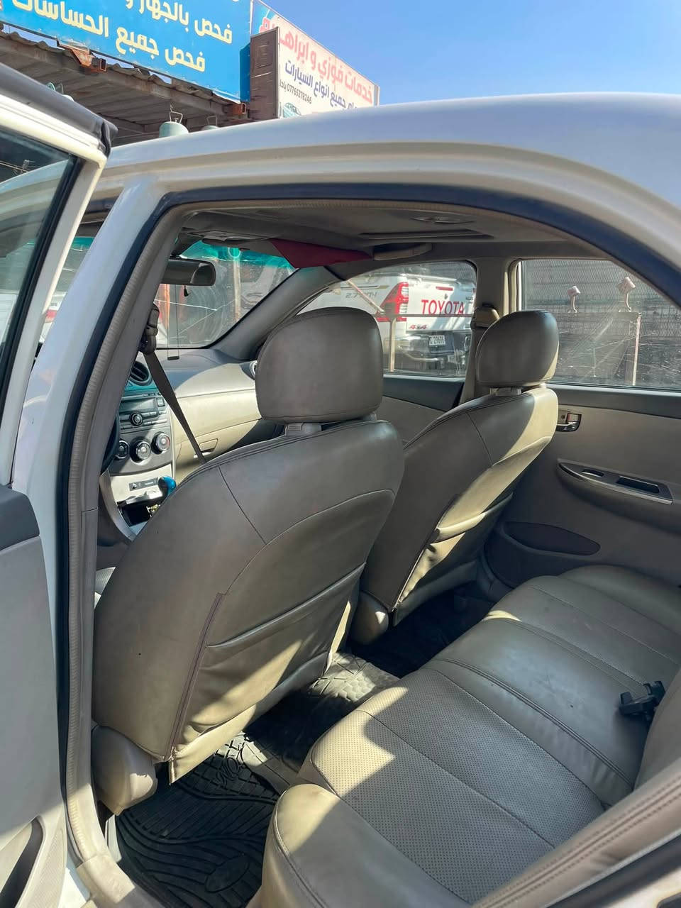 سلام عليكم BYD G3 ٢٠١٣
‏السياره حلوه ونضيفه وتبريد ثلج كير اوتو محرك ١٨٠٠ 
مواصفات السياره (بصمه _فتحه_ايضا بصمة ابواب _حساسات خلفيه_نضام نذار _تحكمات ستيرن)
السياره بسمي شخصياً وشرط التحويل مكانها بغداد 
السعر ٤٢ وبيها مجال واني بالخدمه 
***********
