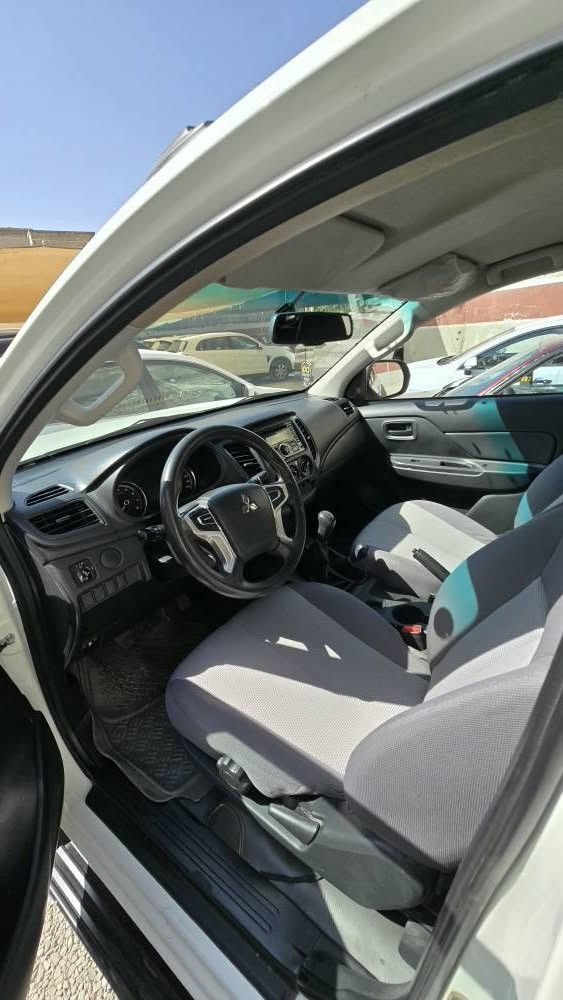 مستەربۆشی L200 مۆدێلی ٢٠٢١ ی گێڕ عادی و دەبڵ ئەکسل 4×4 سەیارەکە ١ دەستە و هی ماڵە لە سفریەوە لای خۆمە....
مواسەفاتەکانی دیارە و وازحە کامل جوانکاری بۆکراوە و لایتەکانی پێشەوەی کامل لیدە 
لایتەکانی دواوەشی کراوە بە سمۆکی led فوول مواسەفاتەکان....لحیەی سپۆرتی لیدی بۆ داندراوە 
مەکینەی کراوەتەوە بەڵام بەشەرت تەشفیتە  گێڕ و مەکینە و کارەبای هەمووی بەشەرت و سۆنەرەکەشی داندراوە....
*********** السليمانية, العراق
