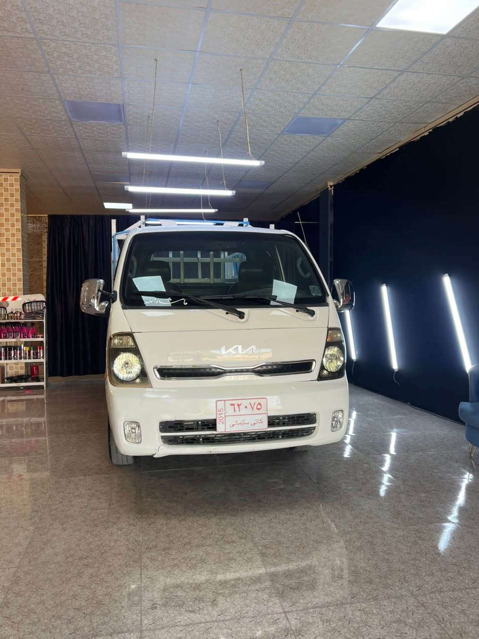 کیای بار 2009 ی 3000 سۆپەر برێکی بەسراوە کامل سێرڤس کراوە چەمچە و ناوبۆدی پێوەیە ٤ تایەی لۆک گێڕ و مەکینە بەشەرت تەبریدی مەزبووت ڕزیوی نیە لەژێر ئیشایە یەکسەر باری پێ بار بکە ٢٥٠ مەسرەفی نیە کۆدو بارکۆدی بۆ کراوە بەناوی خۆمانەوەیە بێ عەیبوو عارە سەیارەکە سعری ٧٣ گەڵاو معامەلە تەلەفون بۆ خاوەنەکەی بکەن  ژ.م ***********/*********** بنجوين, السليمانية
