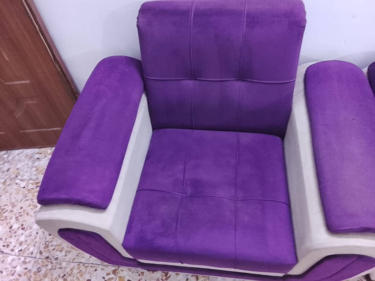 سلام عليكم تخم 5 مقاعد اظافه الى كراسي 2 وميز شاشا للبيع 100الف مستعجل على بيعتهن مكان حي الجهاد الامانه رقم الهاتف 
***********
