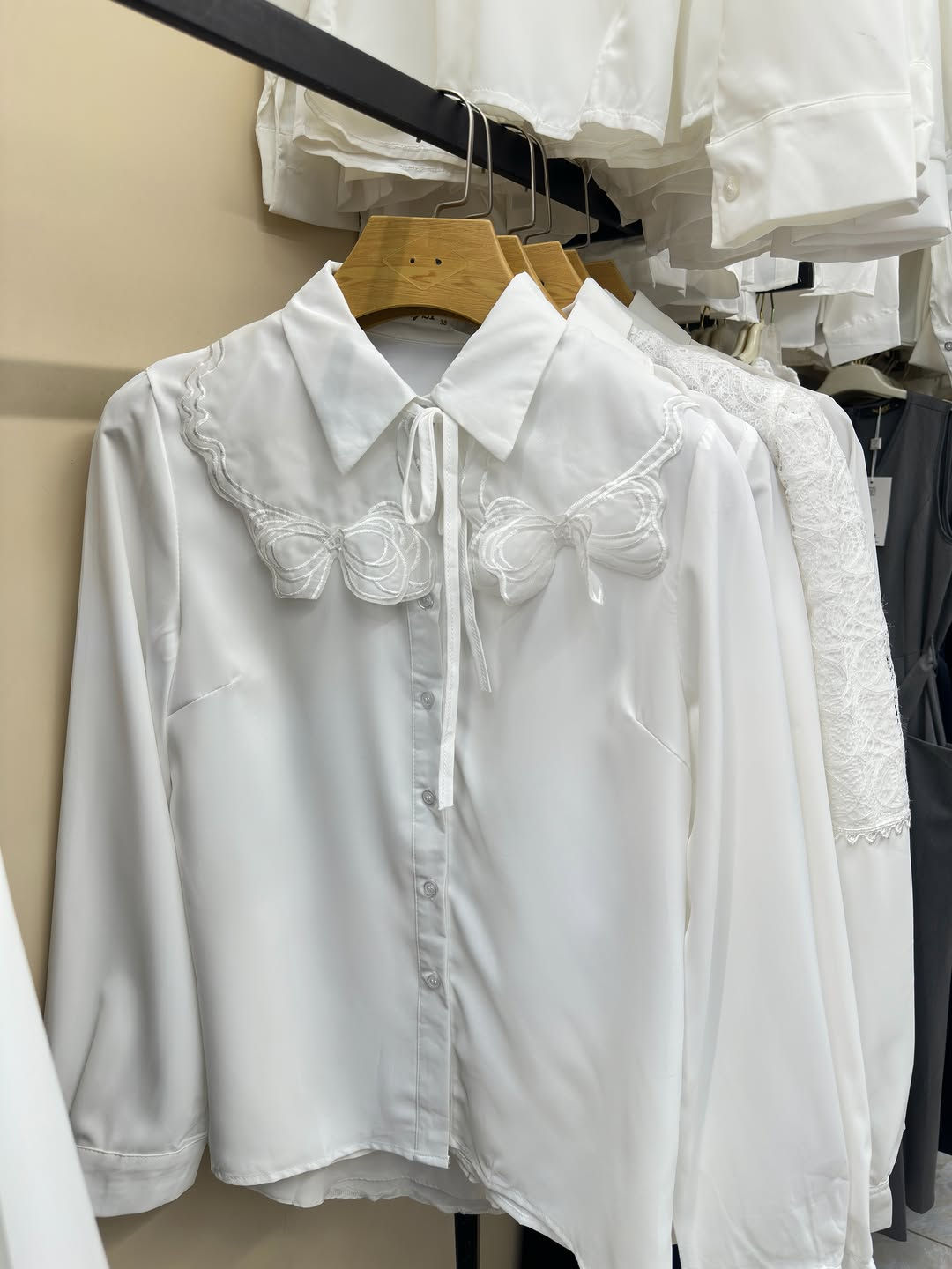✅نزاكه قمصان مدرسي ❤️😍👗
✅متوفر المقاسات 38-40-42-44-46
✅عنوان كوت شارع الهوره مقابيل نشاط مدرسي
✅للحجز أو الاستفسار عبر دايركت 
✅واتساب ***********#العنوان_كوت_شارع #العراق🇮🇶 #ملابس #توصيل_كوت #اكسبلور_فولو
