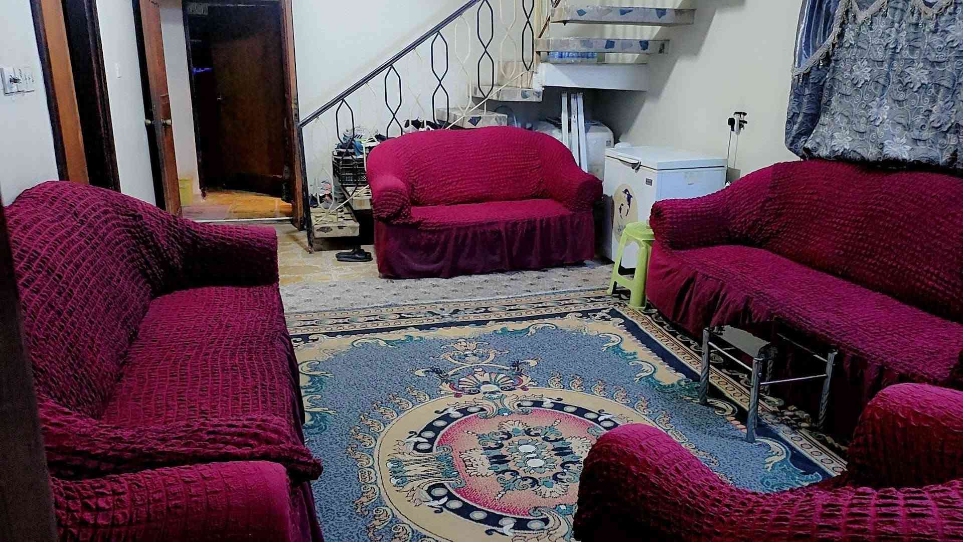 👋 سلام عليكم 👋
---------------

🔴 دار 🏠 للبيع 🔴

---------------

🔴 مكان / بغداد / الشعب / شارع الصحه مقابيل جامع ( قباء ) سابقا ( الامام الحسن ) حالياً 

---------------

🔴 نوع العقار 🔴 ملك صرف

---------------      -----------

🔴 المسـاحه 📐    269 متر 

🔵الواجه 8   متر وشويه 

🔵 النزال 33 متر  

---------------

🔴 مواصفات البناء 🔴

🔵 بناء طابقين 🔵

---------------

🟡 الطابق الارضي 🟡

🟡 طرمه تستوعب سياراين 🚗 بجانبها حديقه بنفس المساحه 

🟡 مطبخ 🍽️ + مخزن 🧺

🟡 استقبال ضيوف 🤝

🟡 صاله ( هول ) 🛋️📺

🟡 غرف نوم 🛌 عدد 2 

🟡 صحيات 🚾 عدد 2 +🚿 حمام🛁 + غرفه غساله 

🟡 منور ( ترك ) عدد 2 

---------------

🟣 الطابق الاول 🟣

---------------

🟣صاله ( هول ) 🛋️

🟣 غرف نوم 🛌 عدد 2

🟣 صحيات 🚽 حمام 🛁 مزدوج

---------------

⚫ سطح عدد 2 ناصي او عالي 

---------------

👁️‍🗨️ ملاحظه 🔴 كل👆 المذكور فوك مساحات واسعه 

---------------

🔴 للاستفسار اكثر 🔴

---------------

 *********** 

📞 بي واتس آب 📱

---------------

السعر 350 وبي مجال للشراي
