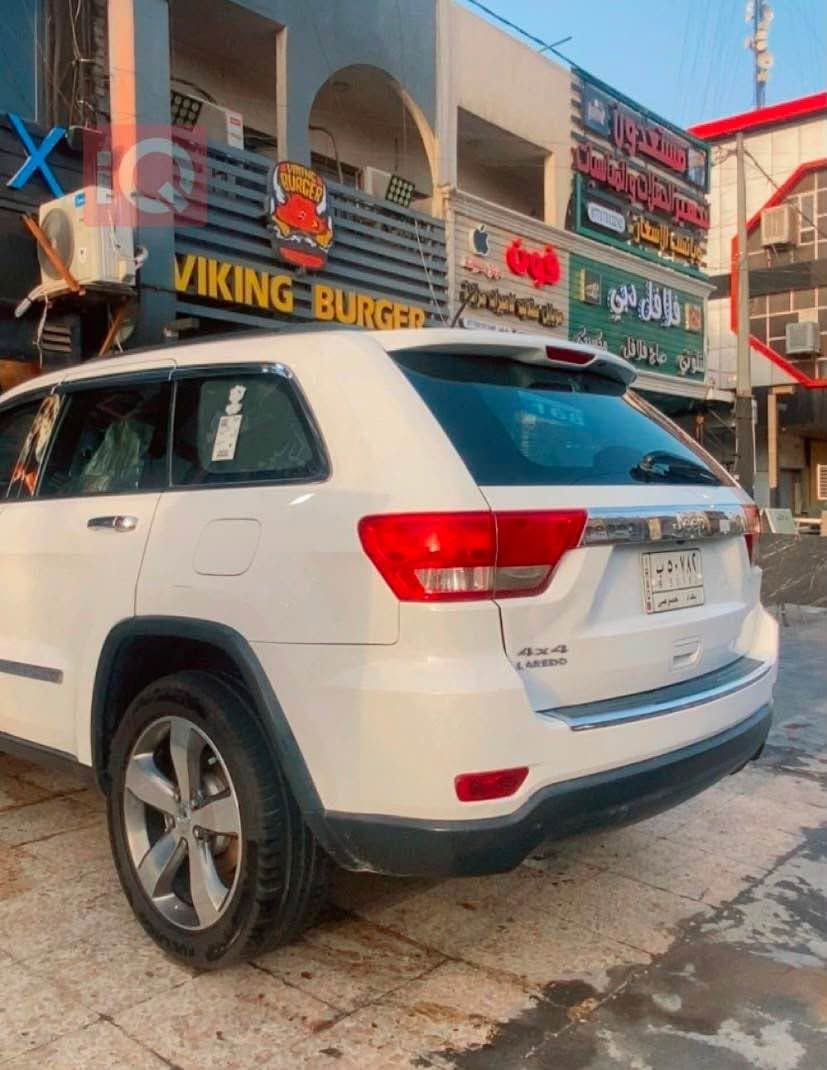 جيب لاريدو موديل ١٣ لون ابيض 
فول مواصفات لمتد خليجية 
بيهه طخة بارد بالجاملغ الامامي عكس السايق ومكحل 
وبيك رصعة بالجنطة مكحله وبية طخة بهلال الباب اقل الشبر مصلحة ومصبوغه 
محرك ٣٦٠٠ sxt 
٥ انظمة قيادة 
فتحت سقف السيارة ماشية ٢٢٠ كيلو 
سعرها ١٥٥ ورقة
ترهم مراوس بشي احدث كوري او امريكي حسب القناعة 
متواجد واتساب *********** بغداد, العراق
