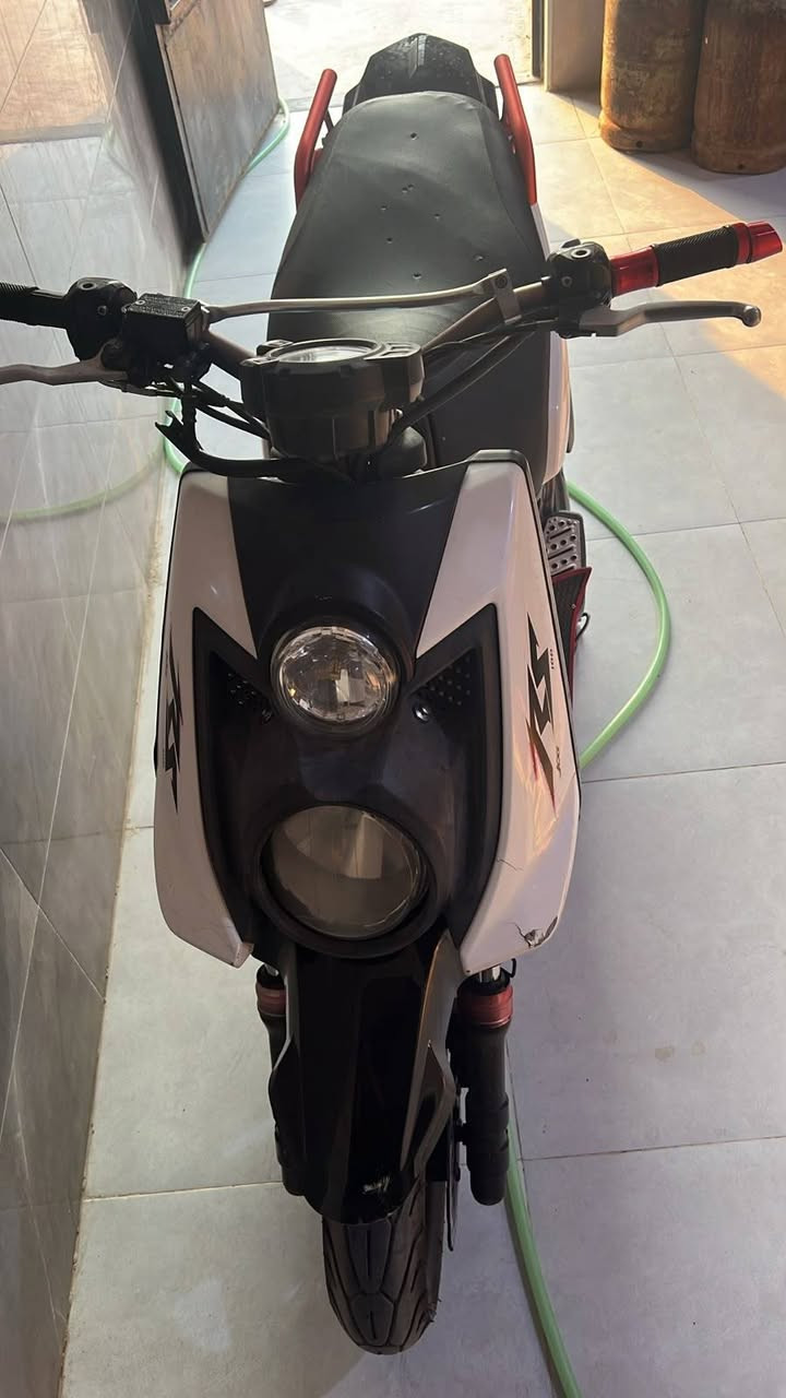 سكنس جبلي جديدة مال حاويه ماصارلي شهر من منزلها من الحاوية الدراجه كلها على وضع البلادي كفرات مكينه اصلي بلغي ما مفتوح بيها وعل فحص دراجة مزوده ستيرن رياضي سبايدر  قبق فلاوين دبلات امامي خلفي رياضي لايتات زنون اشاير حفر  . مكاني بصره ابو الخصيب شارع الوسطي السعر (واحد650)  رقمي *********** البصرة, العراق
