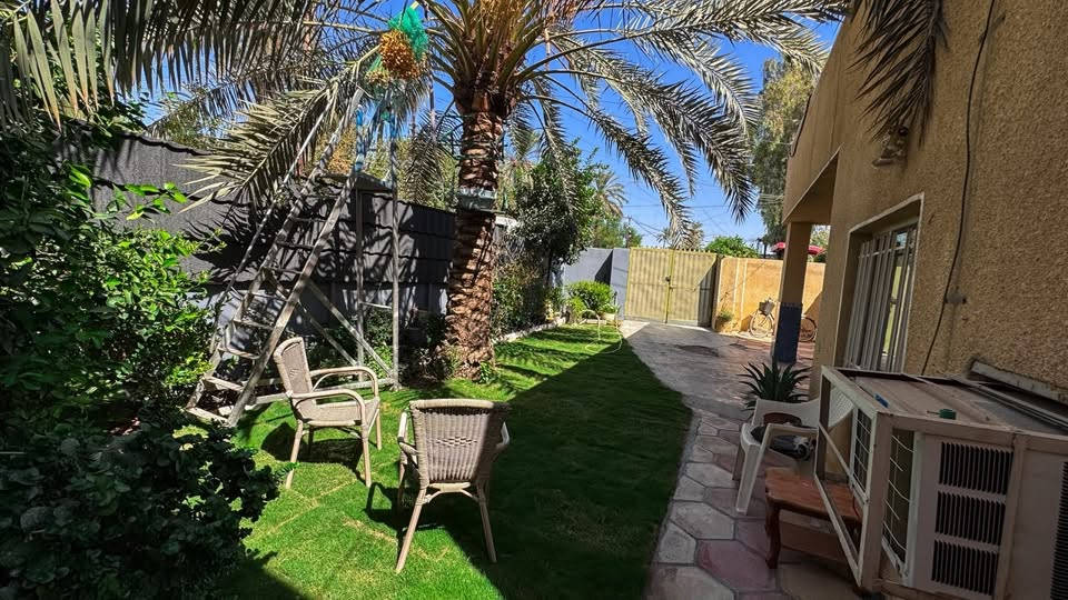 🏡 بيت للبيع | الراشدية - طريق الجزيرة (منطقة كاظم العلي)
• ​المساحة: 260 متر (واجهة 18 متر)
• ​الملكية: سند 25 ملك صرف - طابق واحد
• ​التفاصيل: 3 غرف نوم + استقبال + مطبخ + حديقة + كراج داخلي + مخزن ساندويج بنل على السطح.
• ​📞 للتواصل: [***********]
💰 للسعر: التواصل على الرقم المرفق
