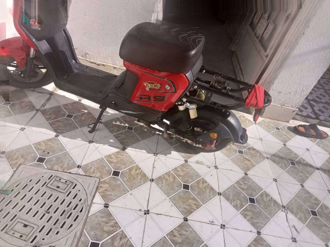 للبيع ار 9 موديل 26 بطاريات 32 امبير ملف1500  واط              دراجة كامله كلشي شغال بيها غراضها موجوده.              المكان. البصره الزبير                                                         السعر. 275 بيها مجال.                                                      الرقم.***********
