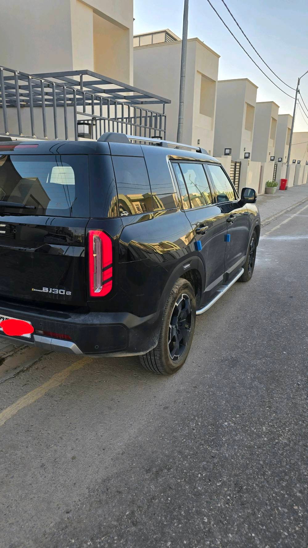 السلام عليكم.....
للبيع سيارة BAIC BJ30E 2026 
●لون أسود 
●السيارة مغلفة PPF 
●السيارة مدوشمة
●ماشية قليل ( اقل من 12 الف )
●مكفولة من اي ضرر
●رقم بغداد انجليزي 
●ضمان محرك وبطارية (ضمان الشركة)
مكان : نجف
🟫 المواصفات:

✅ محرك هجين ذكي
🔹 1.5 لتر تيربو + محرك كهربائي
🔹 قوة إجمالية تصل إلى 400 حصان
🔹 عزم دوران قوي يقارب 680 نيوتن.متر
🔹 ناقل حركة متطور 
🔹 دفع رباعي

⛽⚡ أداء قوي مع توفير عالي بالوقود
✔️ استهلاك اقتصادي
✔️ سلاسة في القيادة داخل المدينة وعلى الطرق السريعة
✔️ مناسب للاستخدام اليومي والرحلات
👨‍👩‍👧‍👦 5 ركاب براحة عالية

🖥️ تقنية ورفاهية
✨ شاشة وسطية كبيرة
✨ عدادات رقمية
✨ دخول وتشغيل بدون مفتاح
✨ مقاعد جلد
✨ فتحة سقف بانوراما 

🛡️ أنظمة أمان متقدمة
🔒 8 وسائد هوائية
🔒 ABS – ESP
🔒 أنظمة مساعدة قيادة ذكية
🔒 كاميرا 360° وحساسات ركن

السعر 33 وبي مجال بسيط للشراي 

للاستفسار : 
***********
او
***********