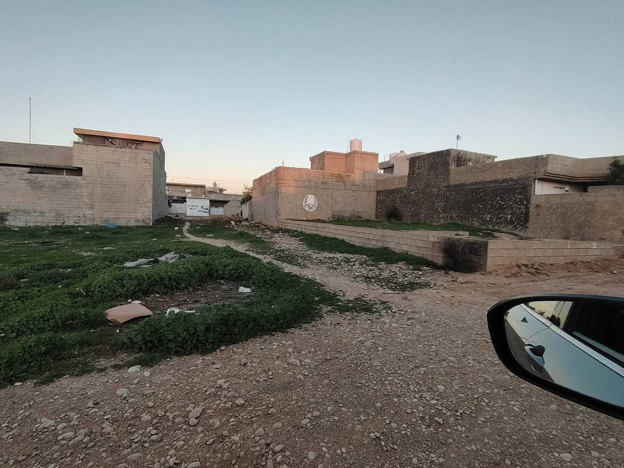 سلام عليكم 
ارض للبيع 200م في بختياري 2 قرب المستوصف
الواجهة 10م 
النزال 20م 
خدمات كهرباء ومجاري متوفرة 
للاستفسار اريان ابو مصطفى ***********
