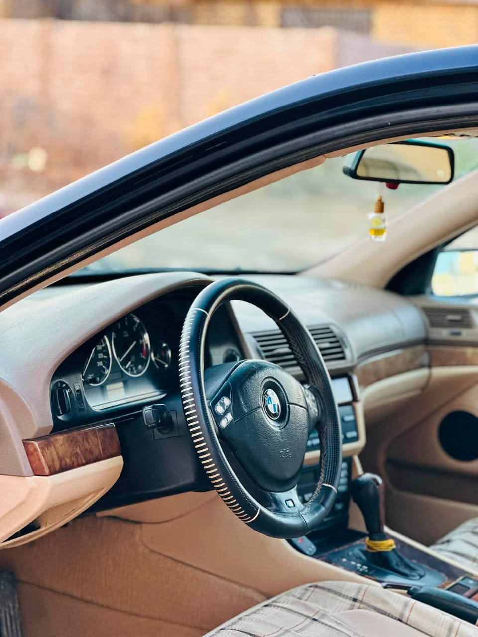 BMW . E39
للبيع بي ام صقر 
حجم 528 اصل 
دبل فانوس 
مديل 2000
رقم بابل 
داخل بيجي 
كشنات جلد 
تحكم ستيرن 
كير اوتو 
لون حبري 
بدون ضربه 
مصبوغه جماليه 
نقص كمبريسر تبريد بيه ضعف 
مكان حله 
السعر 85 وبيه مجال 
للاستفسار 

‭***********‬
