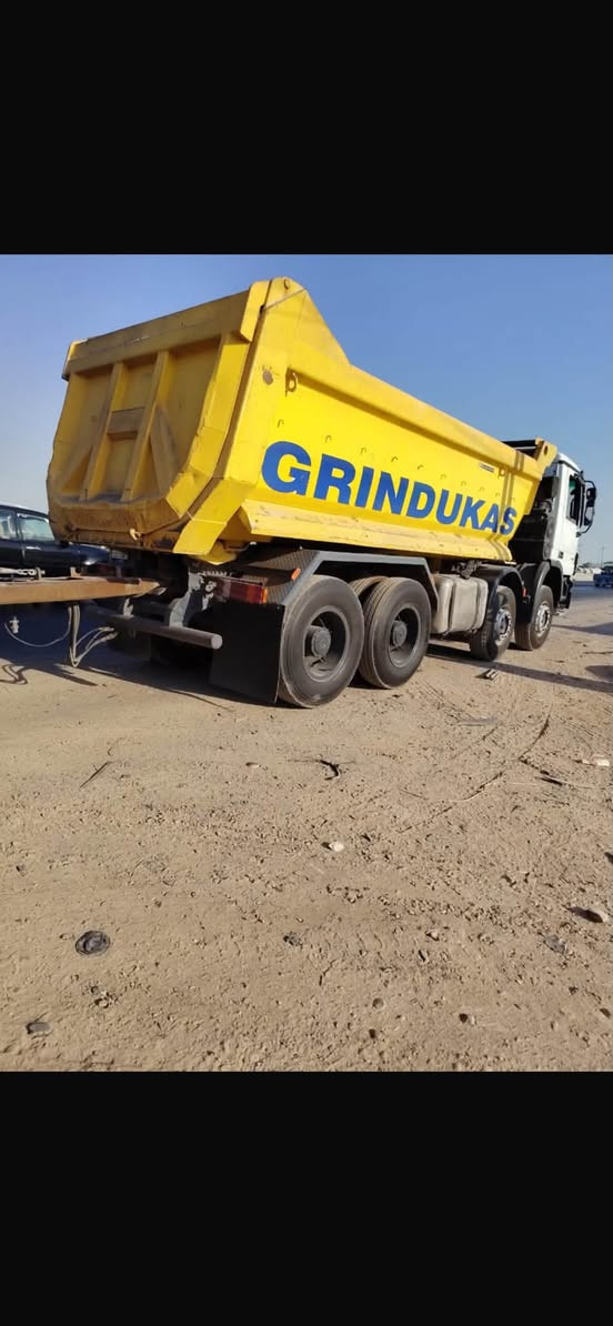 السعر راس وعربانه ب٥٨٠ وبيه مجال  موديل ٢٠٠٦ رقم بغداد مربوطه ٣ لوحاتً كير كهربائي مكينه 44 شاصي 41 تخم تاير راس وعربانه مكفوله من الصبغ جاهزه للعمل مكان بغداد الاستفسار ***********
