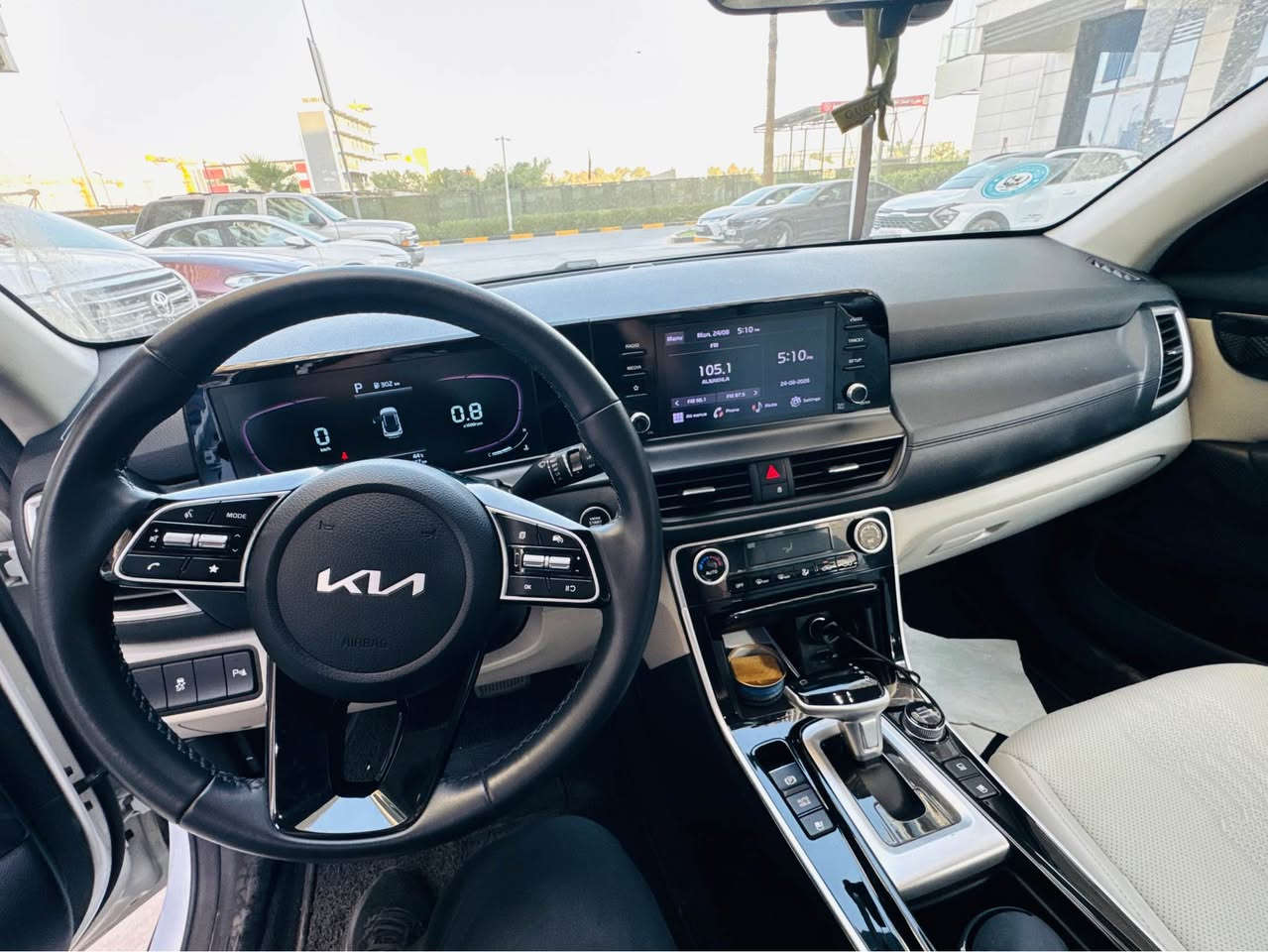 سلام عليكم :
🚘 كيا سيلتوس (Kia seltos)  2024 للبيع لون ابيض صدفي ملكي 
. وارد خليجي وكالة
. رقم اربيل الجديد الانكليزي باسم شركة ( وكاله مجانيه )  
. محرك 1.5 اقتصادي 
. كير اوتوماتيك 
. عداد المسافة : 8000 الالف كم 
مواصفات السياره: 
 . حساس (امامي - خلفي ) 
. سقف بانوراما بالكامل (طكتين ) 
. مود درايف 4
. كشنات جلد (تبريد ) 
. اناره LED داخليه (بلادي ) مع السماعات 
. اوتو هولد (توقف بالازدحام )
. عرض الكاميرا الخلفيه  
. هاند بريك كهربائي ( بصمه )   
. بصمة ابواب وتشغيل عدد 2 بصمات مع كتلوكاتها واوراق الشركة كاملة 
. شاشة تدعم  (ابل كار بلاي او اندرويد اوتو )
. تحكم ستيرن كامل جهتين شاشة كبيرة ديجتال متصلة 
. يدات ابواب نيكل +ويل كروم تيتانيوم
. قطعتين تبريد
. حساس تاير (يعرضلك كل تاير شكد بي) 
. كامره خلفية دواره 
. المرايات الجانبية شفط 
 💸السعر (170 ورقة) 💸 وبيها مجال بسيط 
السبير والعدة مالتها مانازلات من الشركة 
السياره نظيف وبحاله الزيرو 
🔴 مكفولة من الصبغ والضربه والرصعات ) عدا بارد بسيط بالباب الخلفيه عكس السايق 
مأشر عليه بالصور 
. مكفولة كير ومكينة 
. تبديل الدهن والفلاتر كله بالشركه  
📍مكان السياره بغداد (المنصور ) 
اي استفسار تواصل واتساب او الاتصال
(***********) Colombo, Sri Lanka

