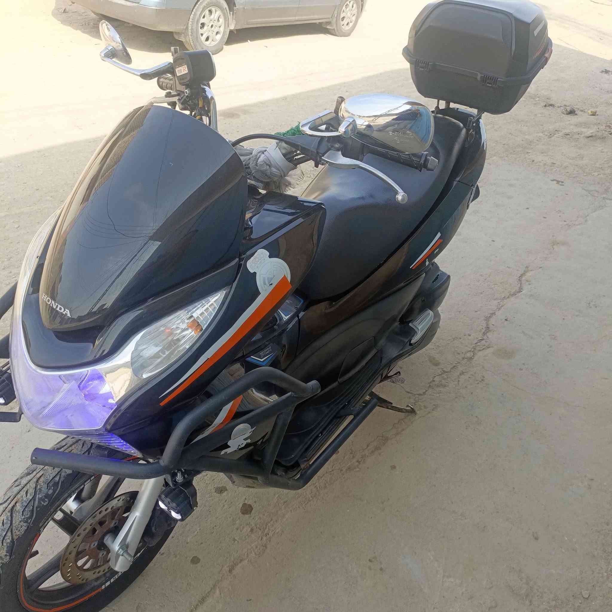 PCX • جيل الاول • ياباني
