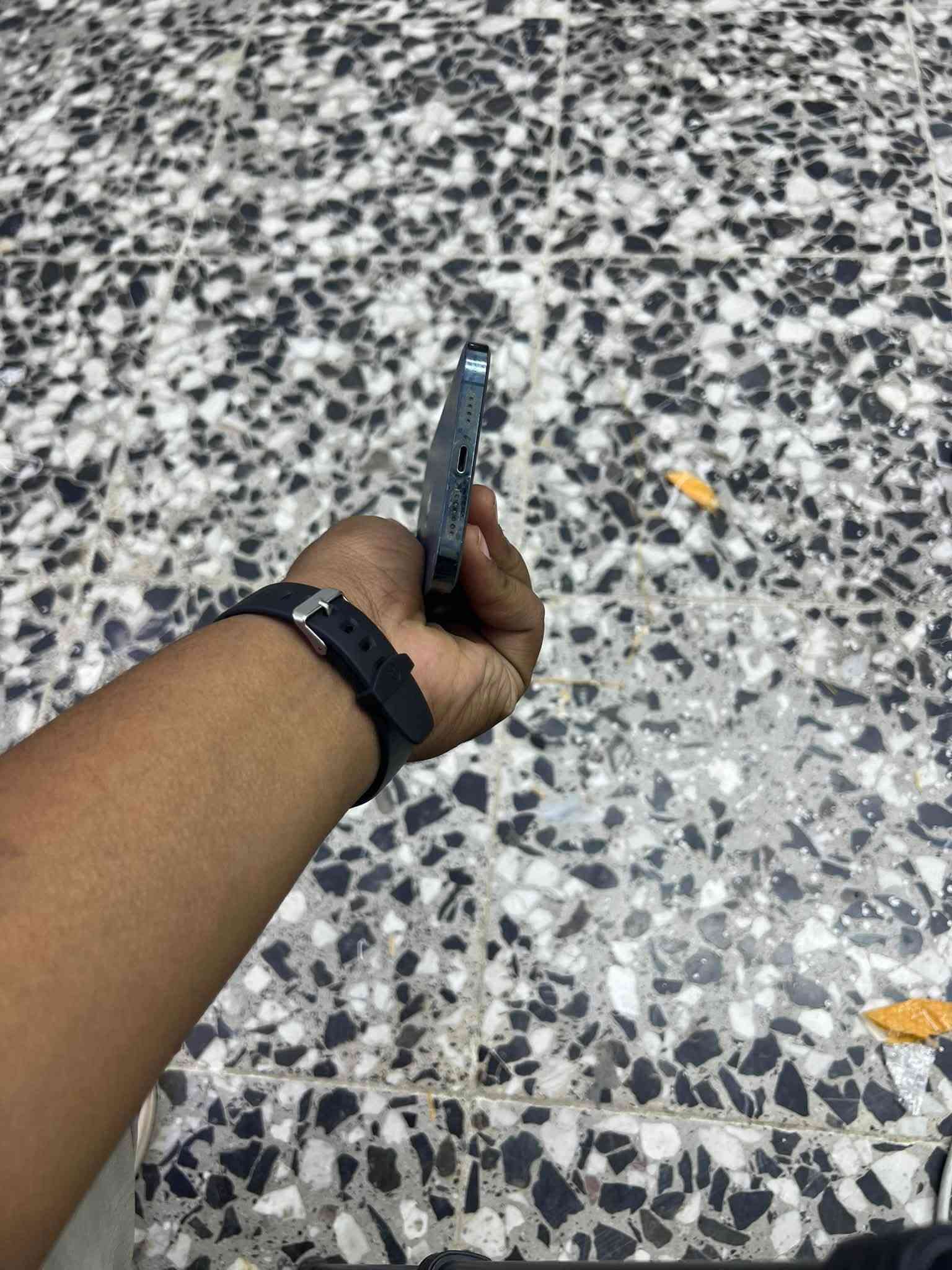 آيفون ١٢ برو ماكس ذاكره ٢٥٦ مابيل مال جنايه حلو ومرتب ممفتوح بلادي بطاريه ٩٤  سعره ٥٠٠ وبيه مجال لطيبين 
*********** بغداد مدينه الصدر الاورفلي
