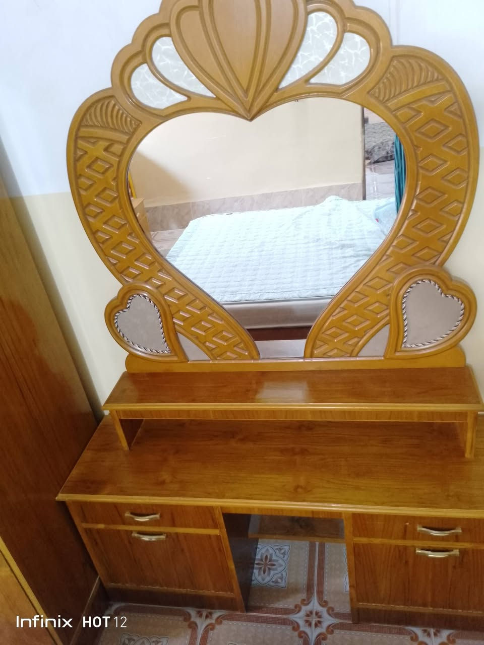 غرفة نوم للبيع 

700 بيها مجال 

للتواصل ***********
