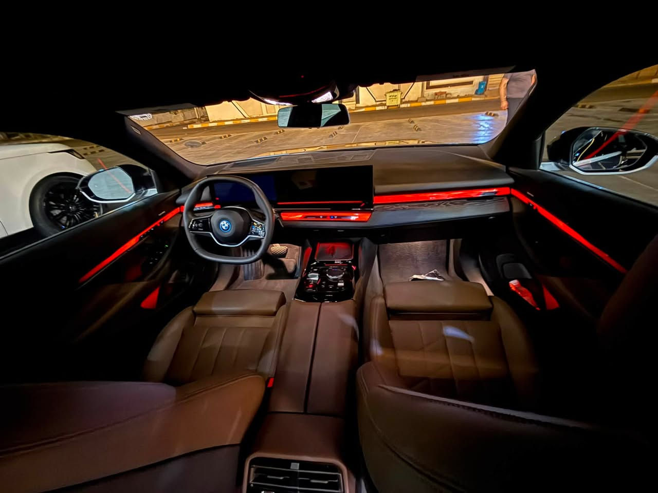 🔥 للبيع BMW i5 eDrive40 موديل 2026 🔥
🚘 الموديل: 2026
⚡ الفئة: i5 eDrive40 كهرباء
📍 وارد أمريكي
📊 الممشى: حوالي 2,000 كم
📷 كامرات وحساسات
✨ السيارة نظيفة ومرتبة جداً
🔑 مفتاحين
🛠️ تم تبديل الدعامية الخلفية

السيارة مواصفاتها حلوة جداً ومناسبة للي يريد BMW كهرباء موديل حديث وبممشى قليل.

📍 الموقع: [بغداد]
📞 للاستفسار: [***********]
