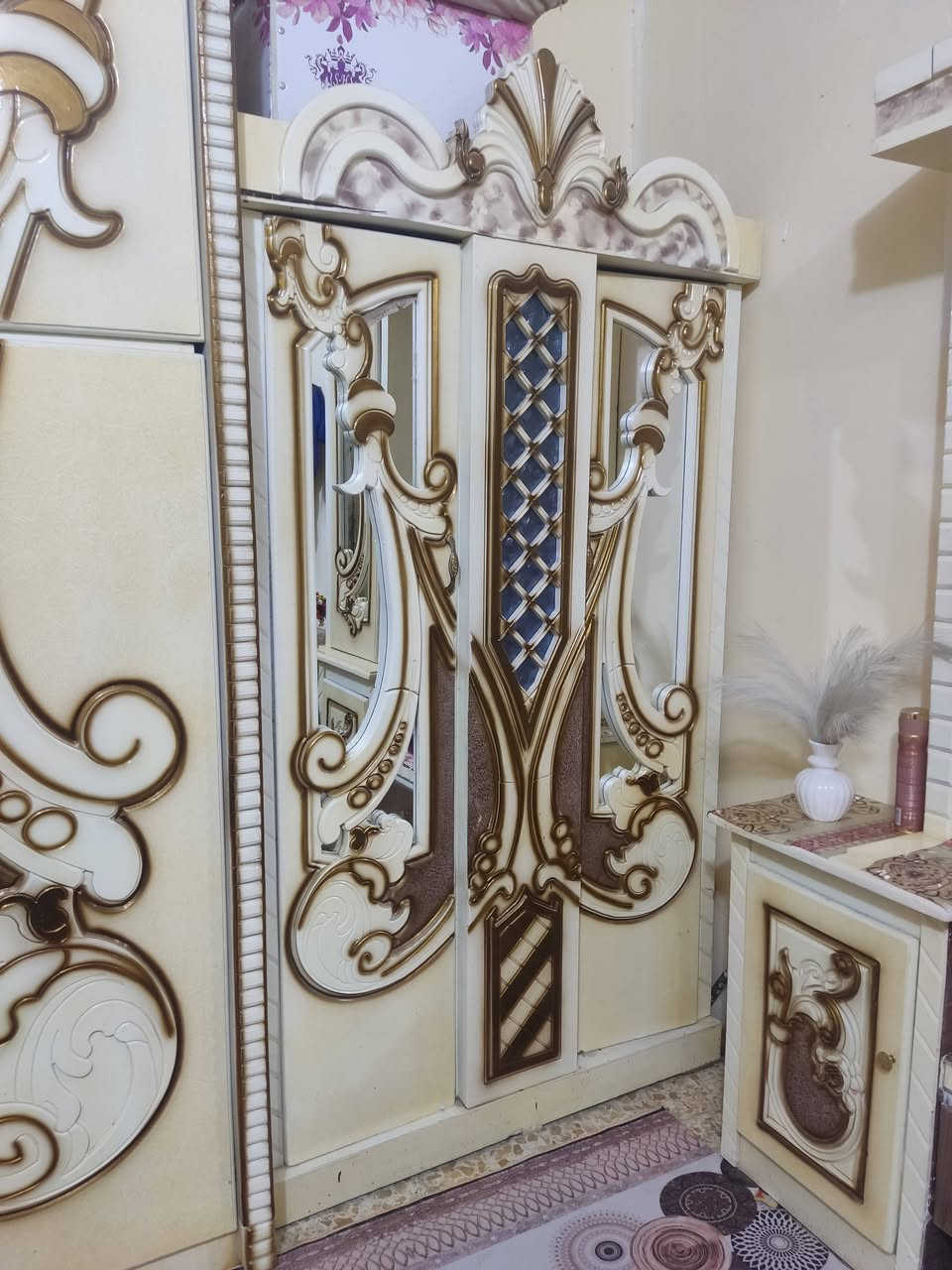 غرفه نجاره عراقيه تصميم تركي على شكل مسرح رأس الجربايه وميز المرايه للييع نضيفه كلش
السعر 950
عنواني كرمة بني سعيد 
للاستفسار *********** بي واتساب
