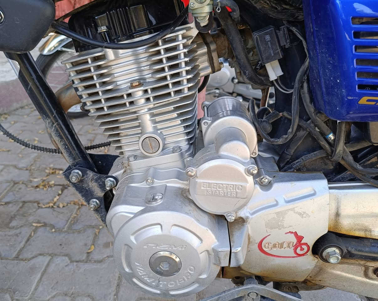 دراجه للبيع نامي برو موديل 2025 5نمر مكينة 150cc مكينه كبس مافتوح دراجه حلو نضيفة بس اريد ايدامه اشوية يريد خلي يتصل عل هااي رقم وسعر خاص ***********

